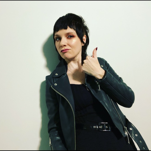 Meet your Posher, Melissa - Picture 1 of 3